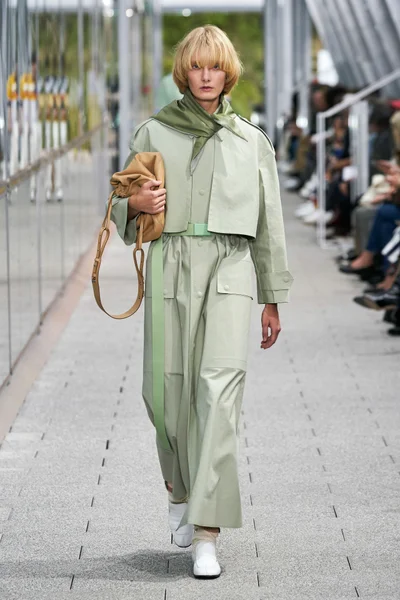 Look 25